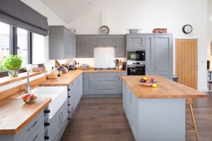 Kitchen- click for photo gallery